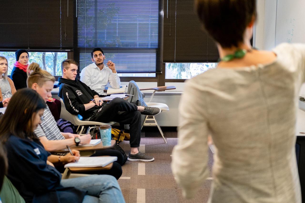 Alissa Walter teaching class